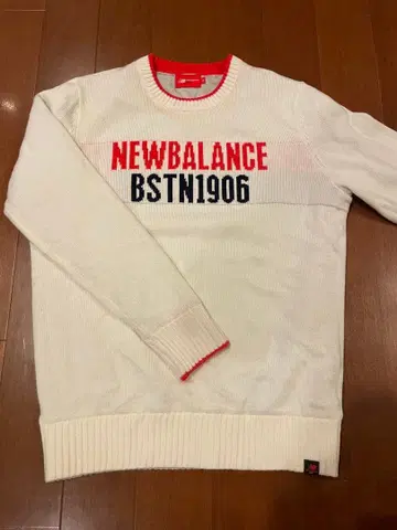 새상품급 New Balance 뉴발란스 스웨터 사이즈 4