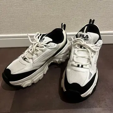FILA 스니커즈 화이트 블랙 23.5cm