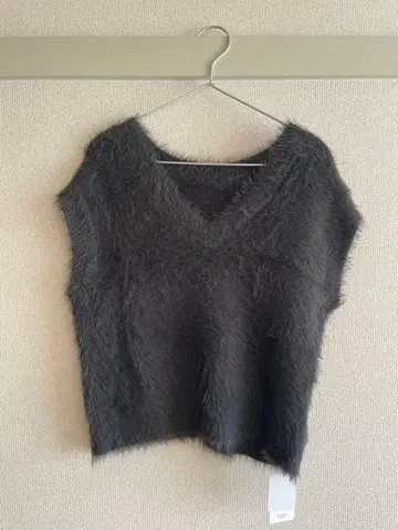 베이스먼트 샤기 v넥 베스트 [미사용 새상품]