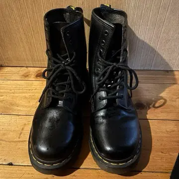 닥터마틴 8홀 부츠 UK5