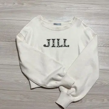 질스튜어트 스웨터