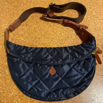 컨디션 최상 CLEDRAN 퀼팅 바디백 네이비