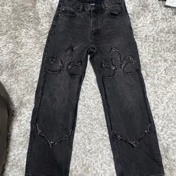 Supplier 블랙 데님 팬츠 플뢰르 드 리스 자수