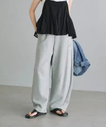 PUAL CE CIN 커브 실루엣 스웨트 팬츠 그레이