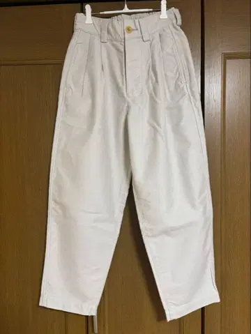 45R 라이트 베이지 스트레이트 레그 치노 팬츠