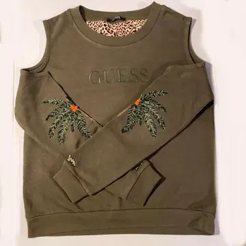 GUESS 올리브 그린 맨투맨