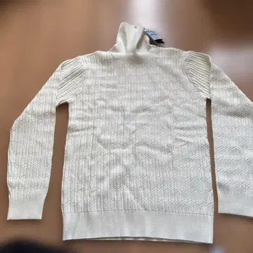 미쉘클랑 터틀넥 스웨터 미사용