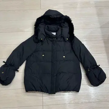 couture Brooch 후드 부착 블랙 다운 자켓