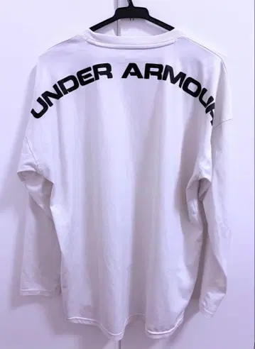 UNDER ARMOUR 긴팔 티셔츠 화이트 블랙 2세트