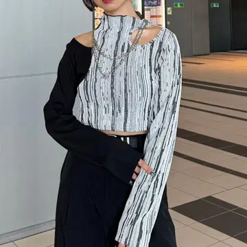 스트라이프 패턴 오프숄더 긴팔 상의