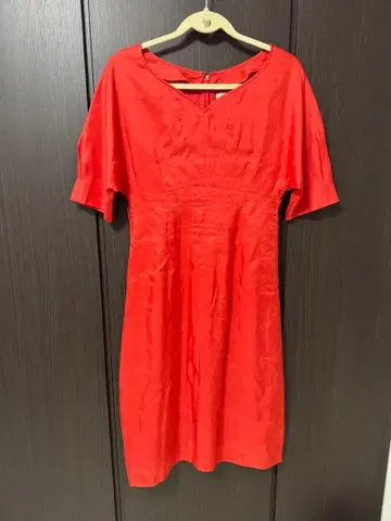 시빌라 빨간색 무릎 기장 원피스 반팔