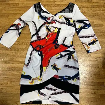 SOBRE 체인 패턴 긴팔 드레스