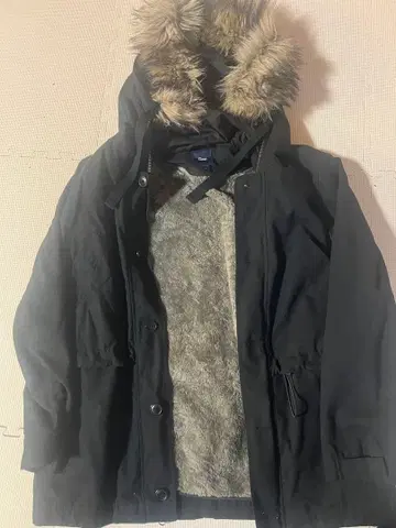 퍼 달린 블랙 모즈 코트 GAP