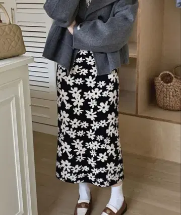 둘라 둘라 플라워 니트 스커트