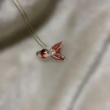 유리제 금붕어 펜던트 목걸이