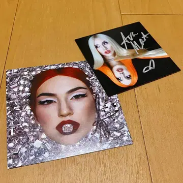 Ava Max 사인 세트