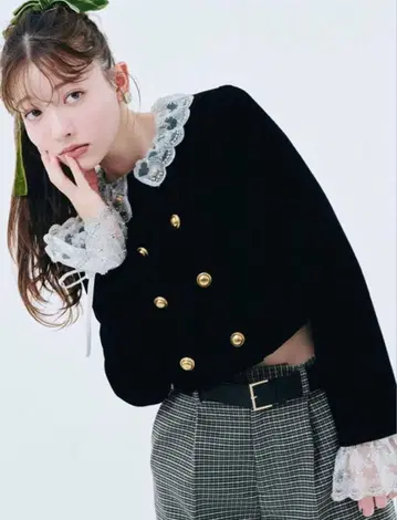 스캘럽 비쥬 부착 자켓