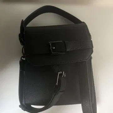 블랙 합성 피혁 숄더백