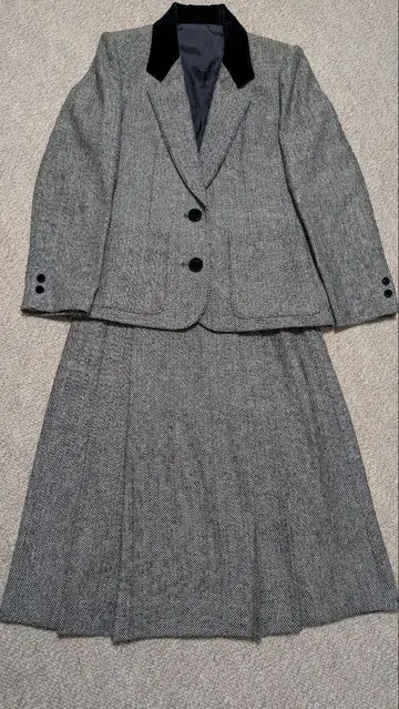 DANA PARIS 그레이 스커트 수트 9호