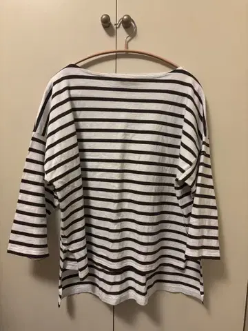 르 미노아 오버 사이즈 보더 뒷면 아래 브라운