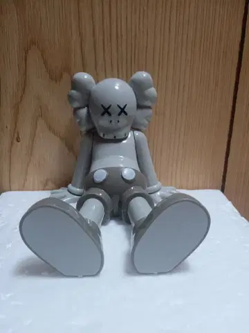KAWS 그레이 피규어 X마크 얼굴 약 10cm