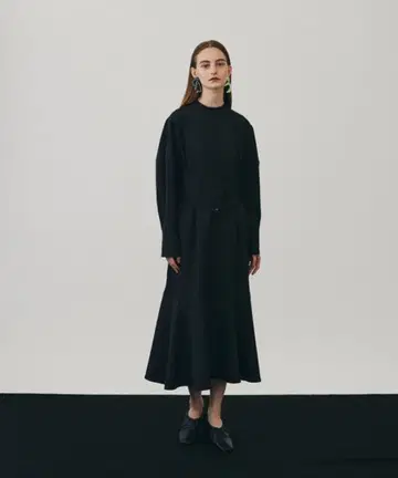 UNITED TOKYO 긴팔 로젠지 슬리브 원피스 ( 블랙 )