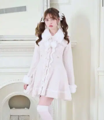 퍼 칼라 페플럼 가디건 LIZLISA