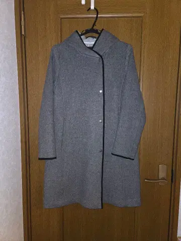 후드 부착 그레이 롱 코트