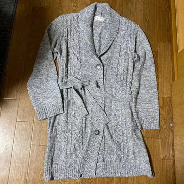 Madamecinq 케이블 짜임 롱 가디건 그레이 가운풍