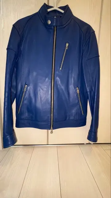 블루 가죽 자켓