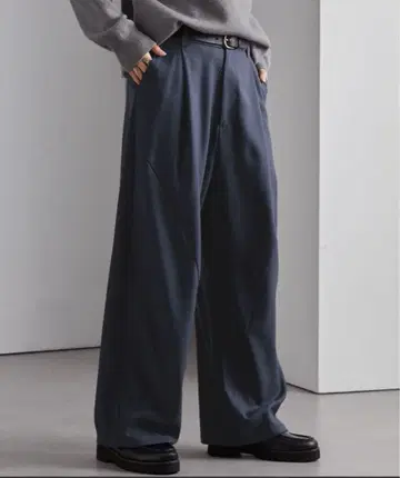 MONO-MART 커브 세미 와이드 턱 슬랙스/네이비