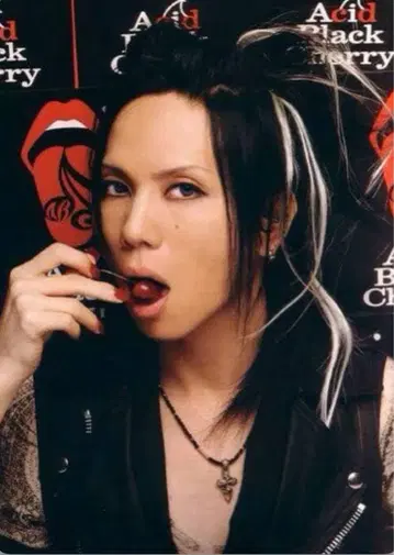 deal design 크로스 목걸이 [ Yasu 착용 ]