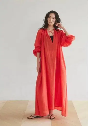 시루무린 에어리 볼륨 V컷 드레스