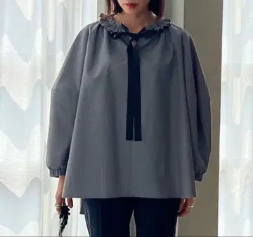 bow.a 그레이 petite frill blouse
