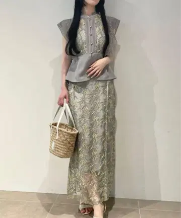 릴리 브라운 자수 라인 타이트 스커트