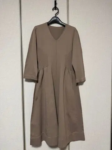 CELFORD 브라운 V넥 원피스