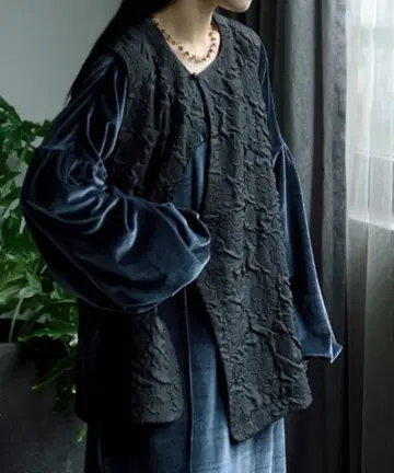 Ezick 플라워 자카드 베스트 블랙