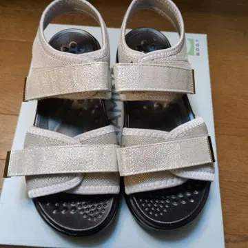 YONAMINE TOTONOU 샌들 샤이니 실버 M 사이즈