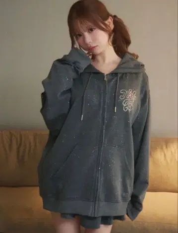 그레이 스팽글 후드티