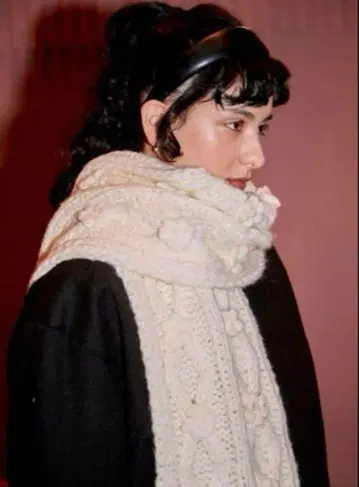 [ 정품 ] Bibiy. 플라워 폼폼 머플러 핸드메이드