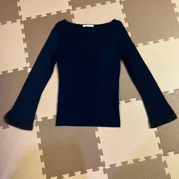ANAYI 네이비 긴팔 상의 프릴 소매