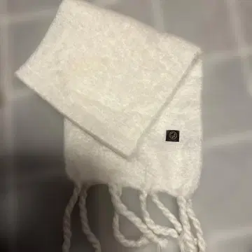 만타스 에스카라이 모헤어 머플러 화이트 스페인산