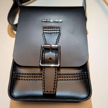 Dr. Martens 블랙 가죽 숄더백 남녀 공용 19 x 13 x 5