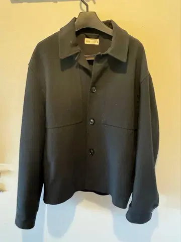 블랙 버튼 달린 자켓