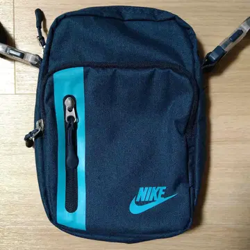 새상품급 나이키 엘레멘탈 프리미엄 크로스 바디백 미니 숄더백