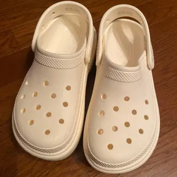 Crocs 화이트 클로그 샌들