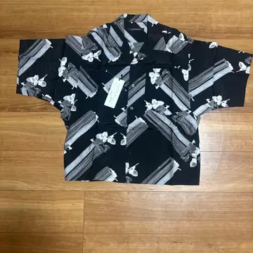미사용 새상품 ALMOSTBLACK 반팔 셔츠 꽃무늬 블랙