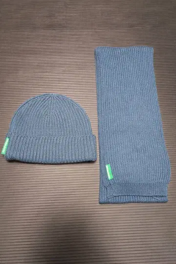 미사용 DSQUARED2 머플러 니트 모자 세트 그레이