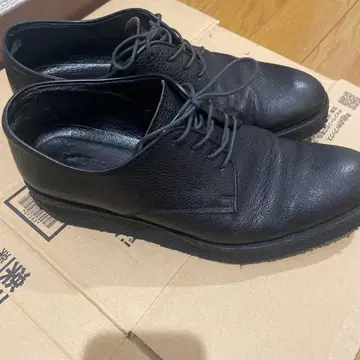 파드로네 블랙 가죽 통굽 구두