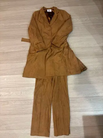 쥬에티 jouetie 브라운 스웨이드풍 셋업